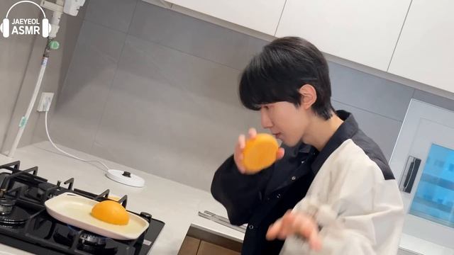 ASMR Korean Convenience Store Food PARTY 다양한 편의점 음식 디저트 아이스크림 젤리 먹방 DESSERTS MUKBANG EATING SOUNDS смотреть онлайн