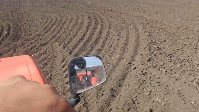 Весняно-польові роботи. Kubota GT5 Вроботі. Підготовка землі під посів.