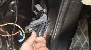 На одной из дверей BMW перестал работать бесключевой / комфортный доступ. Поиск и устранение поломк