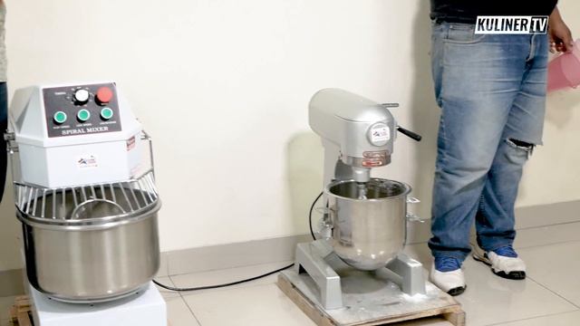 TES ADONAN ROTI MENGGUNAKAN MIXER SPIRAL VS MIXER PLANETARY смотреть онлайн