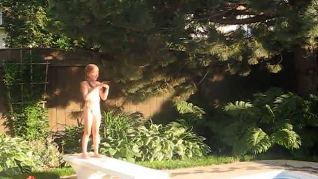 Pool (1) смотреть онлайн