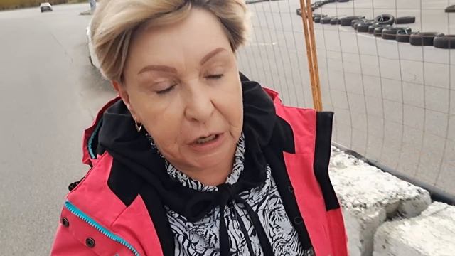?♀️ Бегу в бассейн ?Никогда не думай о старости..?❤️ смотреть онлайн
