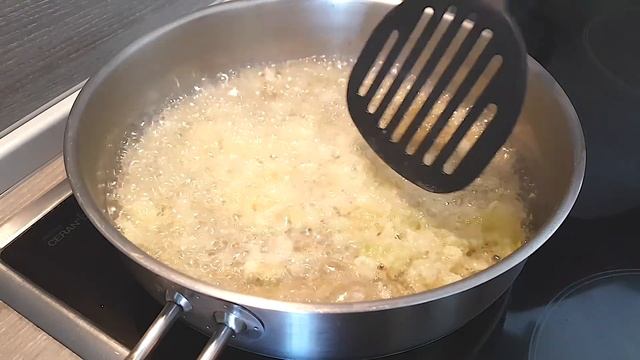 Жаренные креветки с чесноком / Fried shrimps with garlic смотреть онлайн