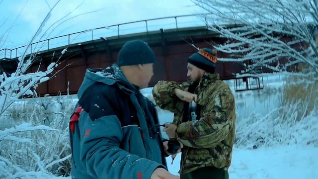 Попытка словить карася в декабре смотреть онлайн