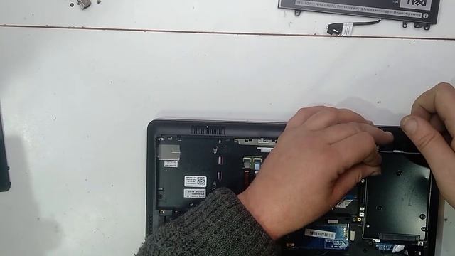 НЕ ЗАРЯЖАЕТСЯ!(DELL E5450) смотреть онлайн