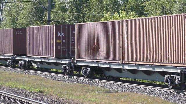 Электровоз 2ЭС5К-380 с грузовым поездом смотреть онлайн