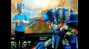 Трансформер Оптимус Прайм.