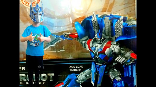 Трансформер Оптимус Прайм.