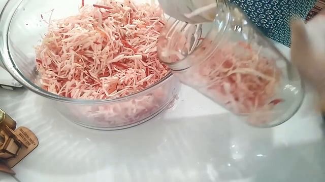 КВАШЕНАЯ КАПУСТА РОЗОВАЯ с морковью и свеклой на зиму. В рассоле. Проще только купить! Витаминная. смотреть онлайн