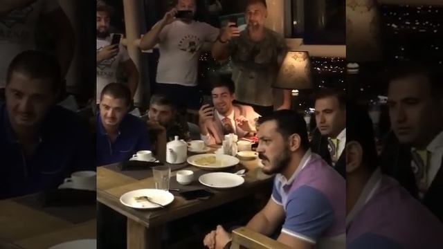 Я бездомный сегодня! Чеченец спел.