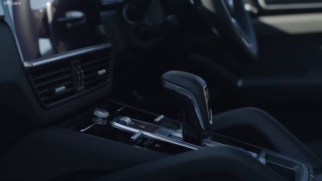 2021 Porsche Cayenne GTS in Moonlight Blue Looks Elegant смотреть онлайн