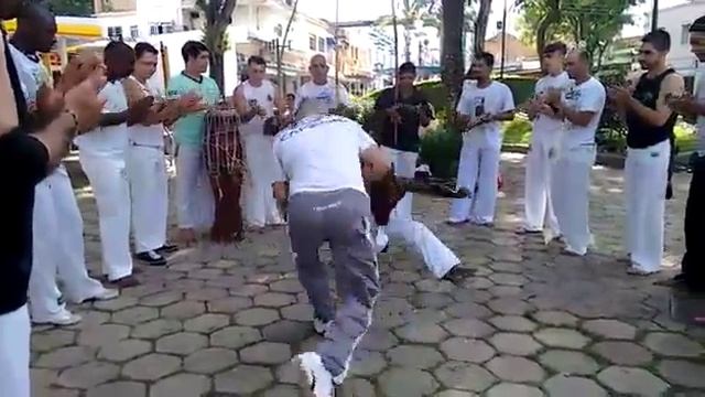 Patolino Capoeira roda de mês em bicas смотреть онлайн