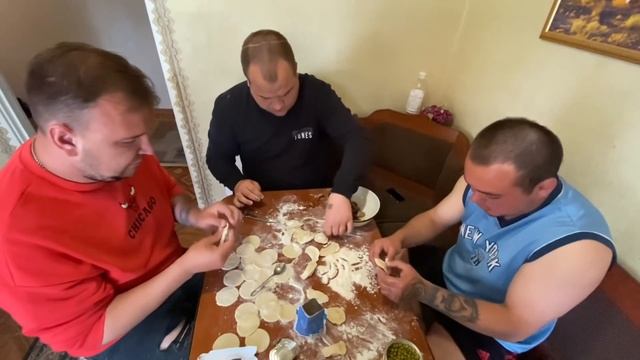 ГОТОВИМ ПЕЛЬМЕНИ С ОТВРАТИТЕЛЬНОЙ НАЧИНКОЙ смотреть онлайн