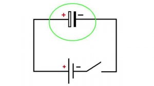 Конденсатор в цепи источника тока