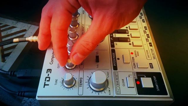 Behringer TD-3, TD-3-MO, MIDI: Dreamy 303 Sequences/Patterns смотреть онлайн
