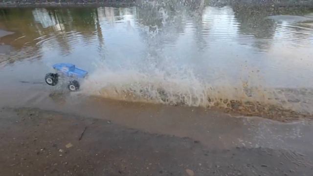 Losi LMT Bigfoot Monster Truck Water Bash - 6s Lipo Power