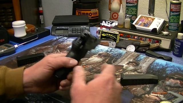 Sig M11 A1 / Glock 19 Size Comparison смотреть онлайн