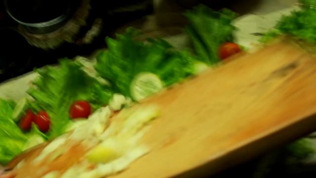 голодный веган и однорукий повар. вегетарианский ролл от лолы смотреть онлайн
