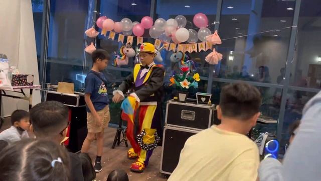 2208 Kai xin magic show part 1 смотреть онлайн