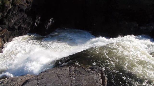 Водопады реки Титовка смотреть онлайн