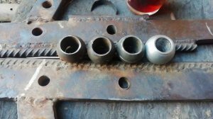 Как заменить яблоки на продольных тягах навески трактора.