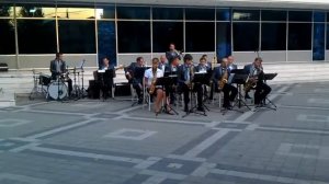 Артисты музыкального театра г.Краснодар выступают вечером на улице Красной