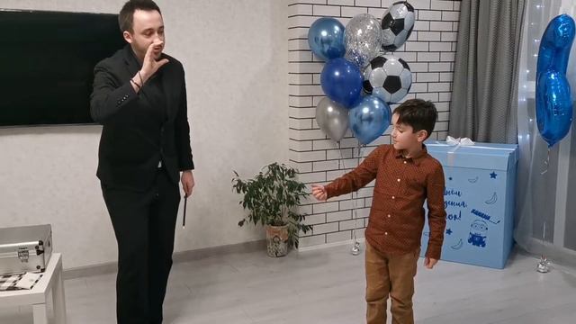 Домашний день рождения с фокусником / Ура, 6 лет! смотреть онлайн