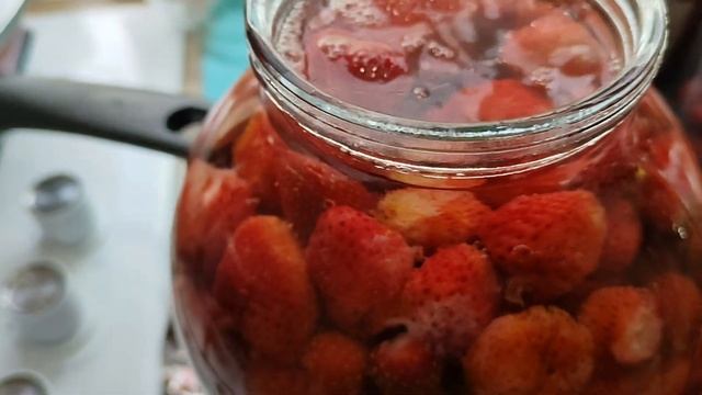 Клубничный компот на зиму. Готовим легко и быстро! смотреть онлайн