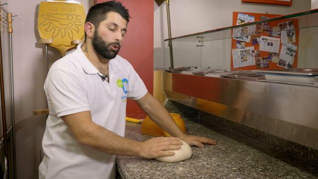 La pizza al metro di Alessandro Coluccino смотреть онлайн