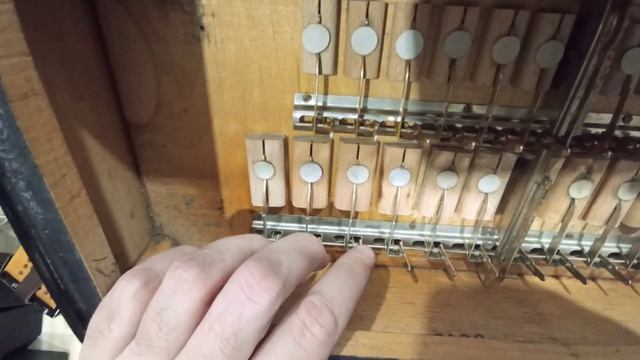 Ремонт левой клавиатуры. Баян Тульский"Мелодия". Замена материала на клапанах. смотреть онлайн