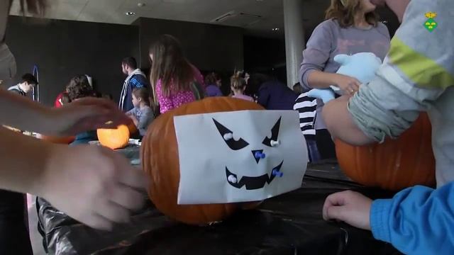 Taller carbasses de Halloween a Fornells de la Selva смотреть онлайн