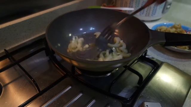 C'MOMO // Nepali Style Of Pan-fried Dumplings With Chilli Sauce