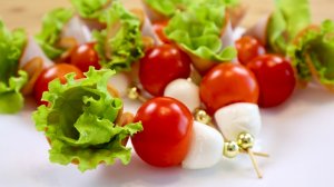 Канапе на шпажках. Свежая праздничная закуска. Новогоднее меню 2022.mp4