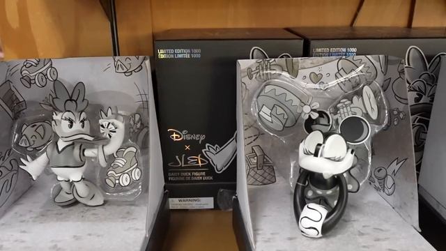 What's New At The Disney Outlet Character Warehouse! | Big Sale, Star Wars & Holiday Merch! смотреть онлайн