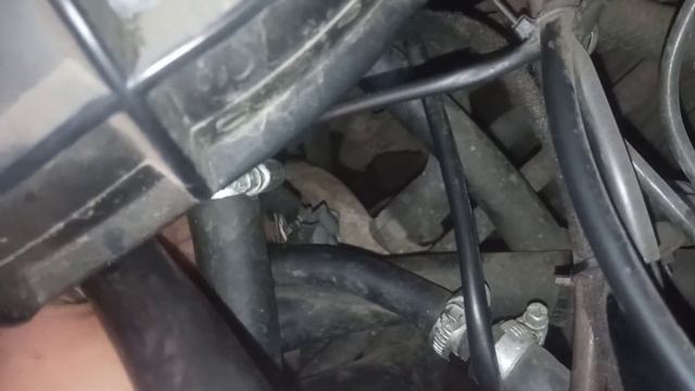 Машина троит пердит воняет несгоревшим топливом-причина.