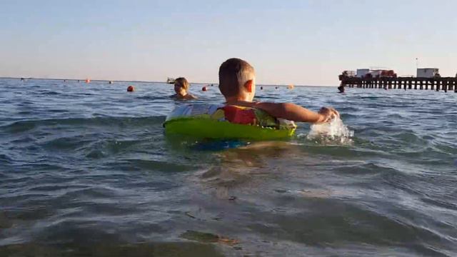 голубая бухта, море, закрываем сезон😀 смотреть онлайн