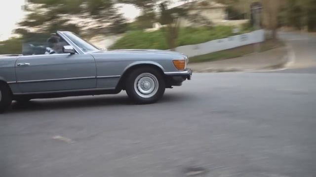 Garagem do Bellote TV: Mercedes-Benz 500 SL (R107) vs Mercedes-Benz SL 500 (R129) смотреть онлайн