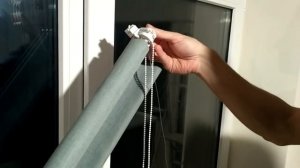 САМЫЙ ПРОСТОЙ СПОСОБ! (за 4 мин) УСТАНОВКА РУЛОННОЙ ШТОРЫ на пластиковое окно без сверления