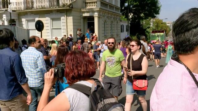 Walk-Through of London's Notting Hill Carnival 2017 Parade Gathering смотреть онлайн