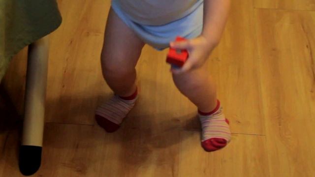 Приколы с детьми. Танцы. Вита смешно танцует/Vita funny dancing смотреть онлайн