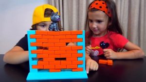 Аминка и Камиль СПАСАЮТ КОТЕНКА!