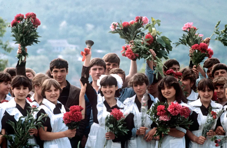 Советский последний школьный звонок всегда был 25 мая. Ностальгия по СССР. Вспоминаем, как это было смотреть онлайн
