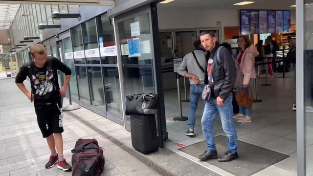 Милан . Автовокзал Лапуньяно . смотреть онлайн