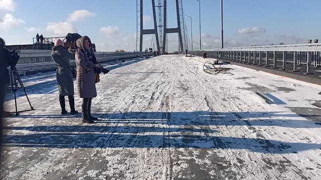 В Запорожье проезд по вантовому мосту откроют уже после Нового года. смотреть онлайн