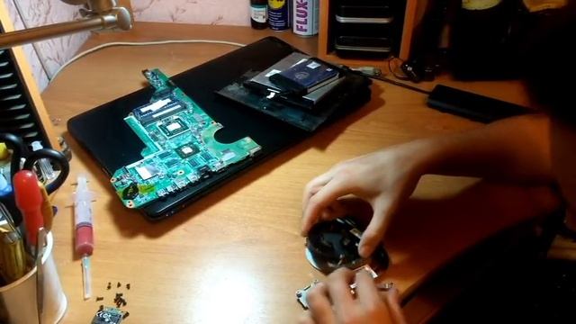 Разборка ноутбука HP G6 + чистка + смазка системы охлаждения. смотреть онлайн