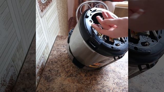 Не открывается крышка мультиварки Rotex. Как исправить? смотреть онлайн