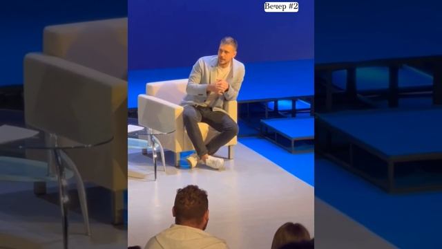 Милош Бикович творческий вечер в Питере начал с шуток. Рассказал о фильме "Тёлки". смотреть онлайн