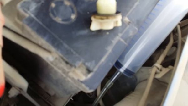 Проверка , доливка , замена масла в коробке Рено Логан