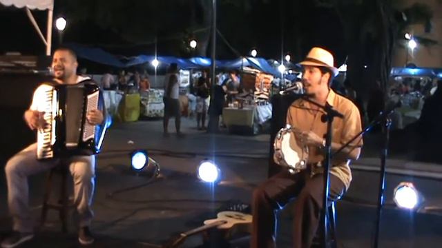 BETO HORTIS & ADIEL LUNA em OLINDA 2011 002.MPG смотреть онлайн