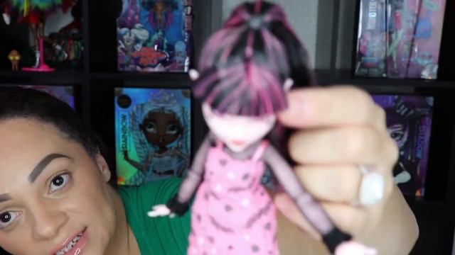 LETS UNBOX THIS MONSTER HIGH GORE-GANIZER DRACULAURA DOLL! смотреть онлайн